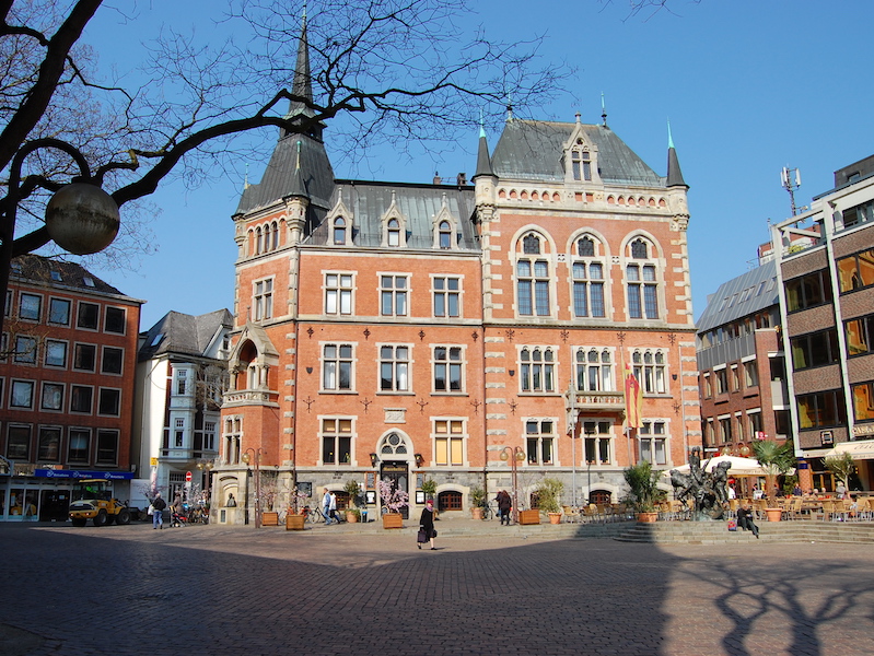 Oldenburger_Rathaus_mit_Marktplatz © Stadt Oldenburg
